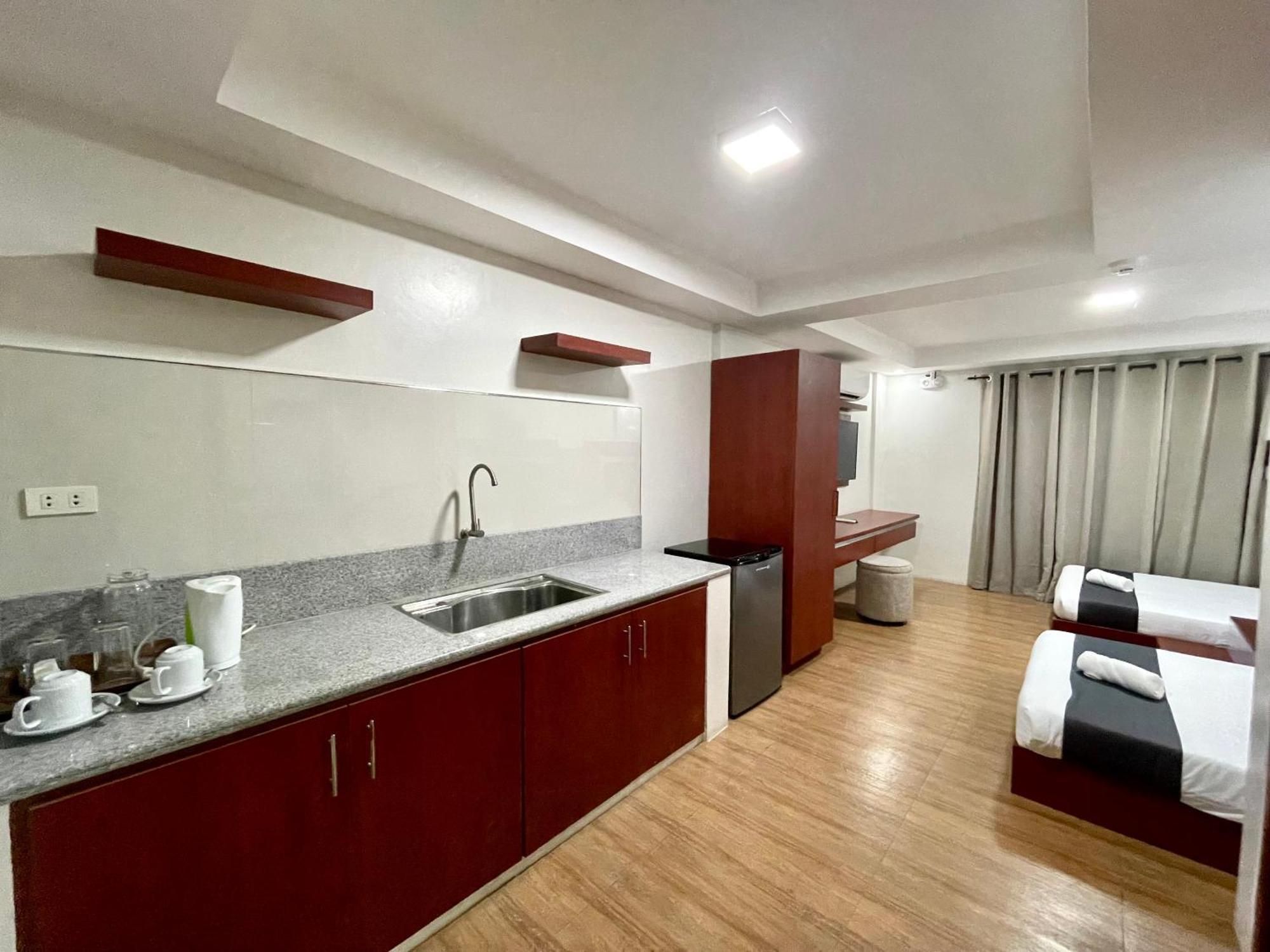 Staycation Hotel San Jose  Exterior photo
