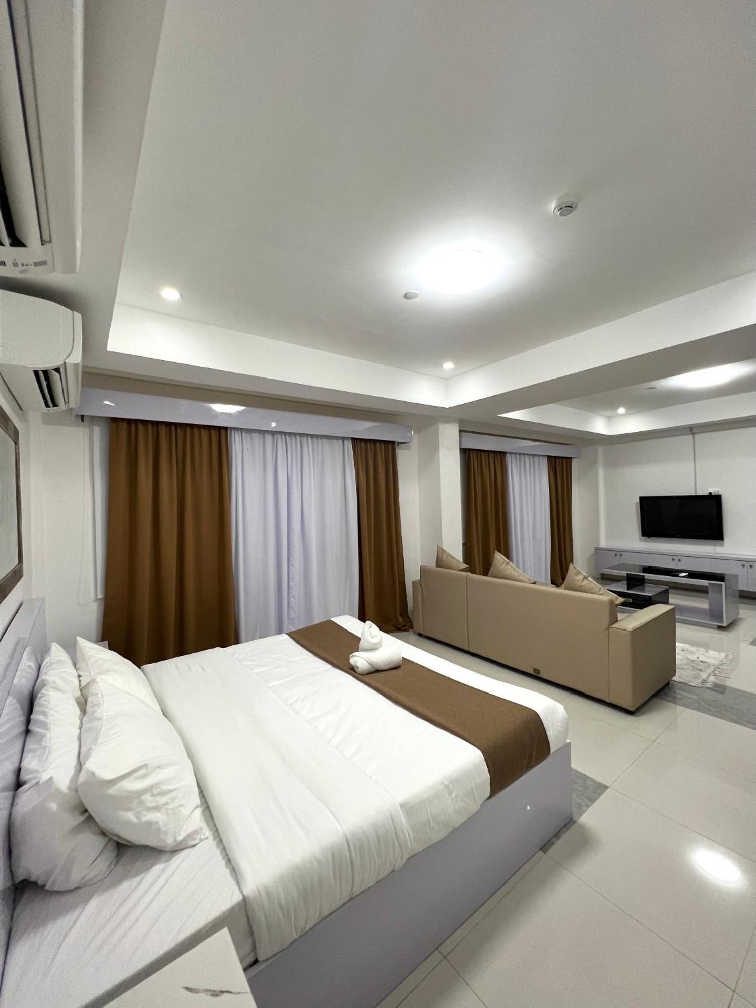 Staycation Hotel San Jose  Exterior photo