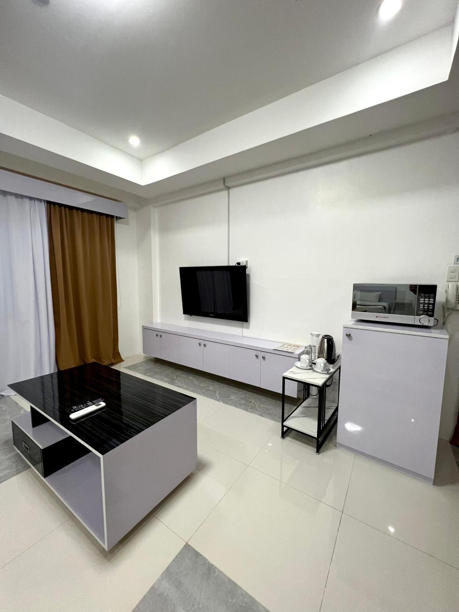 Staycation Hotel San Jose  Exterior photo