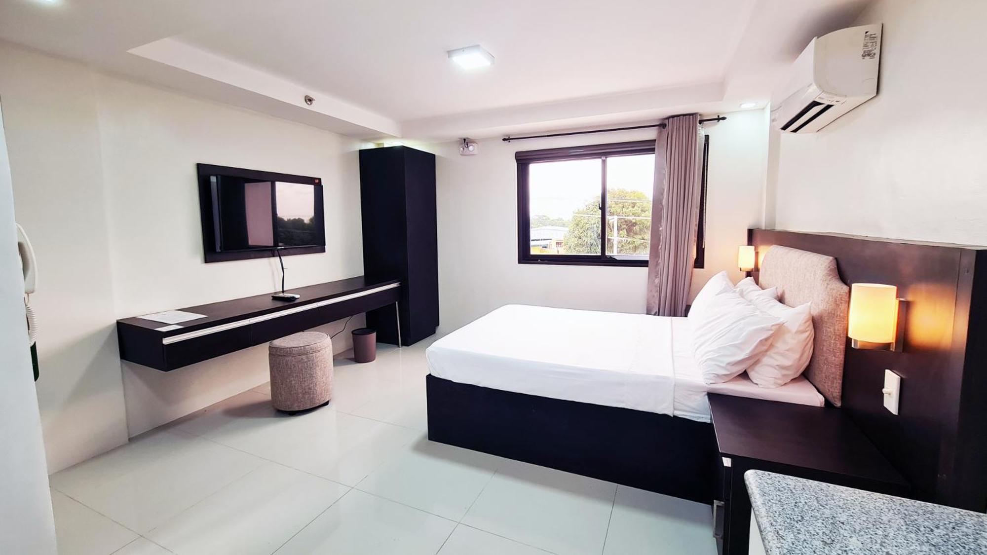 Staycation Hotel San Jose  Exterior photo
